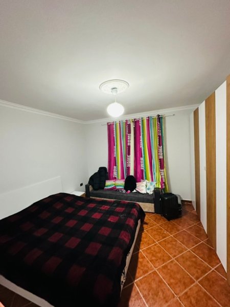 Tirane, jepet me qera apartament 2+1+Ballkon Kati 3, 75 m² 500 € (21 dhjetori prane mozaikut te tiranes)