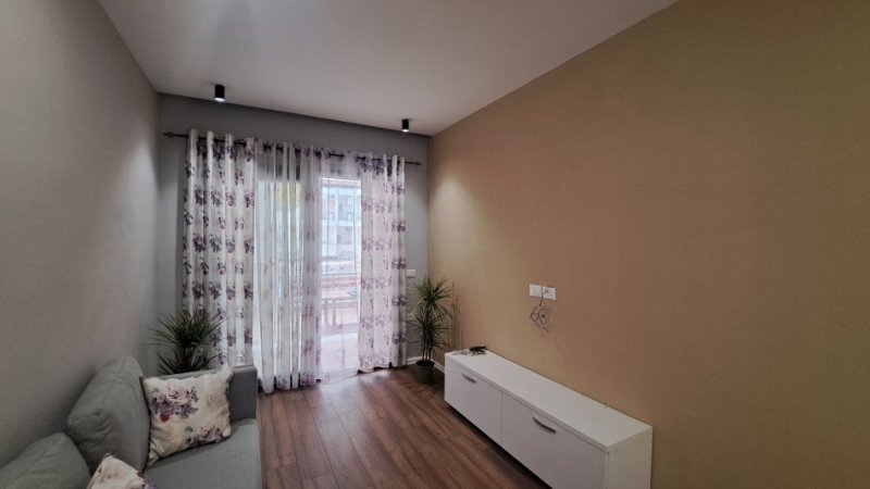 Vlore, shitet apartament 1+1+Ballkon Kati 1, 97 m² 115.000 € (ish &quot;Kombinati i Peshkut&quot;, Vlore)