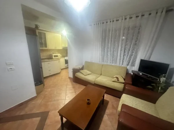 Tirane, shitet apartament 1+1 Kati 4, 50 m² 120.000 € (21 Dhjetori)