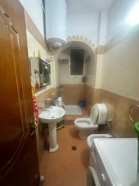 Tirane, shitet apartament 1+1 Kati 4, 50 m² 120.000 € (21 Dhjetori)