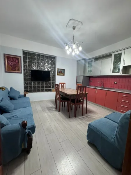 Tirane, jepet me qera apartament 2+1+Ballkon Kati 2, 120 m² 600 € (Rruga myslym shyri , prane kopeshtit 4 stinet)
