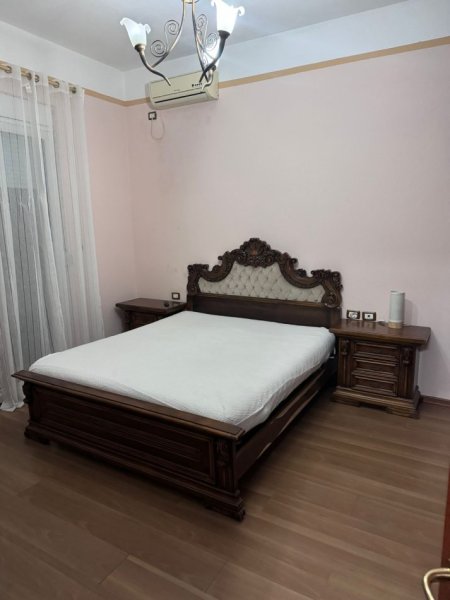 Tirane, jepet me qera apartament 2+1+Ballkon Kati 2, 120 m² 600 € (Rruga myslym shyri , prane kopeshtit 4 stinet)