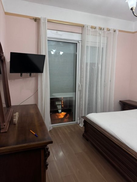 Tirane, jepet me qera apartament 2+1+Ballkon Kati 2, 120 m² 600 € (Rruga myslym shyri , prane kopeshtit 4 stinet)