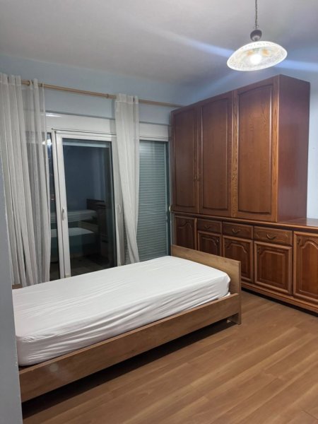Tirane, jepet me qera apartament 2+1+Ballkon Kati 2, 120 m² 600 € (Rruga myslym shyri , prane kopeshtit 4 stinet)