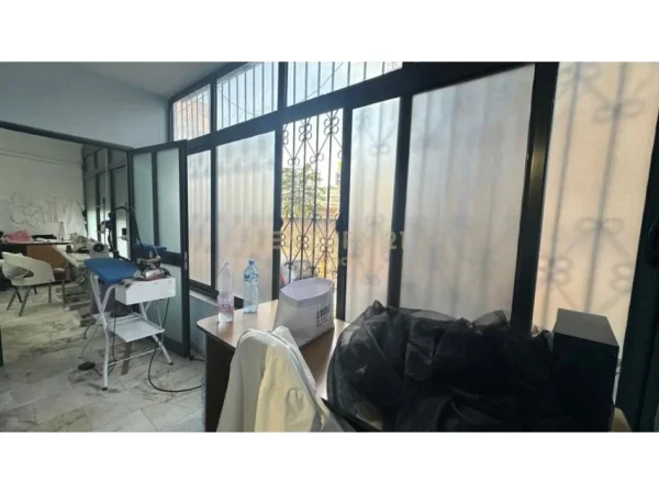 Tirane, jepet me qera zyre Kati 1, 76 m² 450 € (Zogu I Zi)