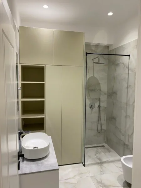 Tirane, jepet me qera apartament 1+1+Ballkon Kati 9, 60 m² 550 € (Astir prane bar oslo)