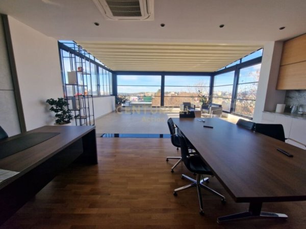 Tirane, jepet me qera zyre Kati 4, 1.100 m² 10.000 € (Sauk i Vjetër)