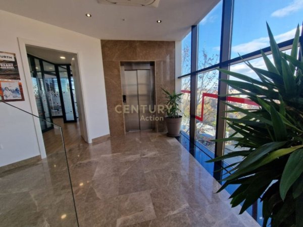 Tirane, jepet me qera zyre Kati 4, 1.100 m² 10.000 € (Sauk i Vjetër)