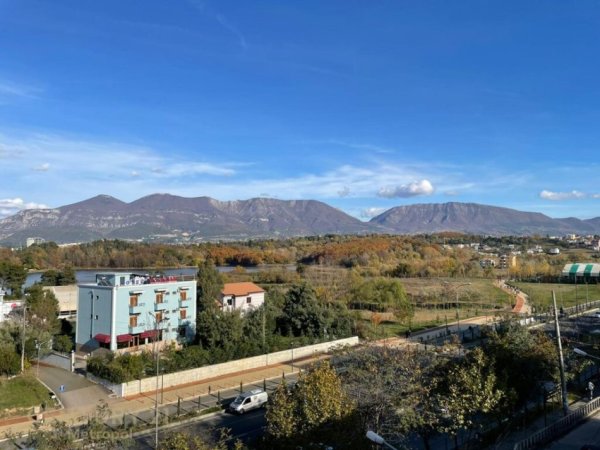 Tirane, jap me qera apartament 1+1 , 96 m² 600 € (Liqeni i Thatë)