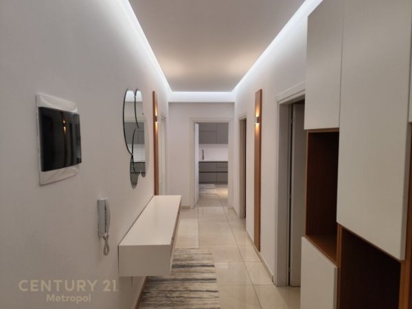 Tirane, shes apartament 2+1+2 , 104 m² 260.000 € (Rruga e Dibrës)
