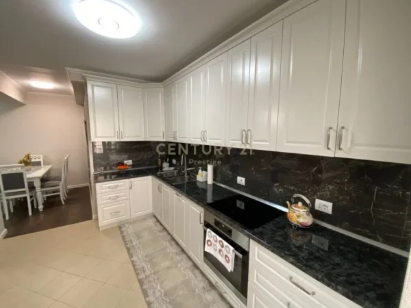 Tirane, shitet apartament 2+1 Kati 4, 110 m² 280.000 € (Selvia, Rruga e Dibrës)