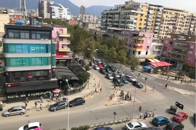 Tirane, jepet me qera zyre Kati 2, 71 m² 700 € (21 dhjetori)