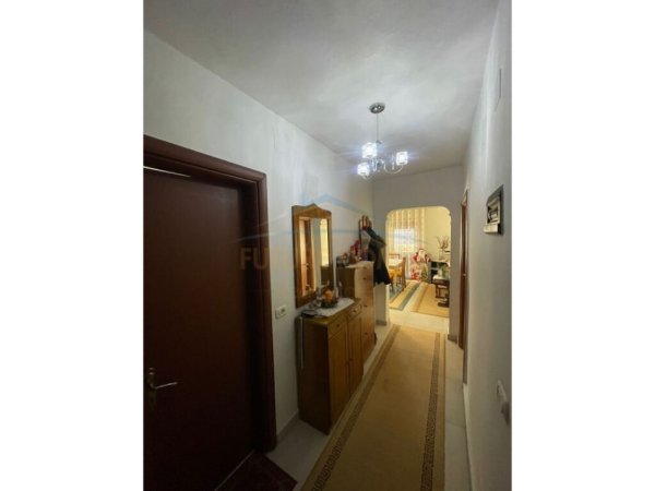 Tirane, shitet apartament duplex 2+1+Ballkon Kati 3, 82 m² 160.000 € (Vasil Shanto)