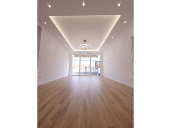 Tirane, shitet apartament 2+1 Kati 7, 95 m² 210.000 € (ZOGU I ZI)