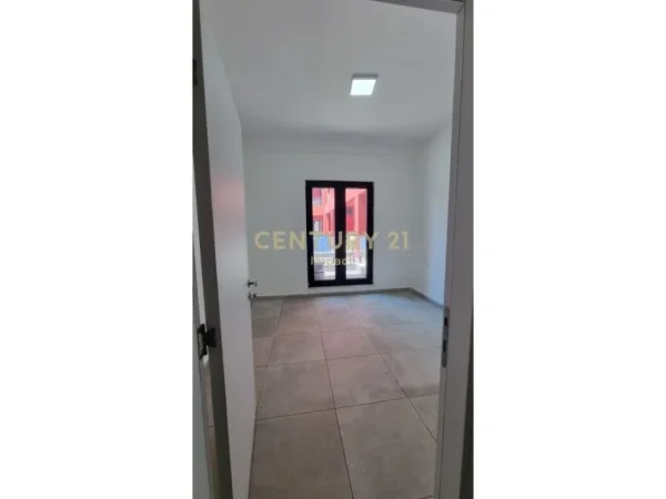 Tirane, shitet apartament 2+1 Kati 3, 94 m² 190.800 € (Kompleksi Arlis, Farmacia 10, Rruga e Dibrës)