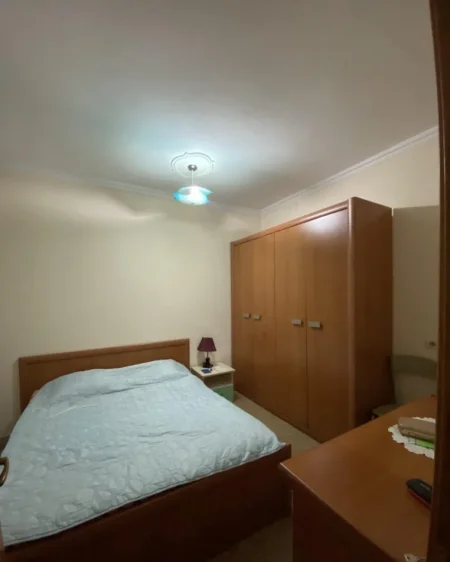 Tirane, jepet me qera apartament 3+1+Aneks+Ballkon Kati 8, 106 m² 450 € (astir)