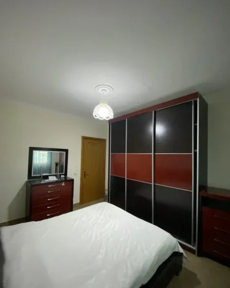 Tirane, jepet me qera apartament 3+1+Aneks+Ballkon Kati 8, 106 m² 450 € (astir)