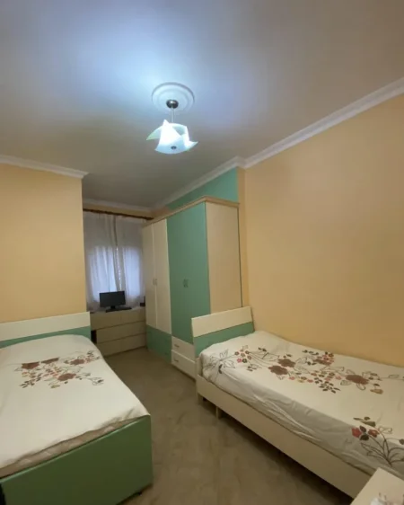 Tirane, jepet me qera apartament 3+1+Aneks+Ballkon Kati 8, 106 m² 450 € (astir)