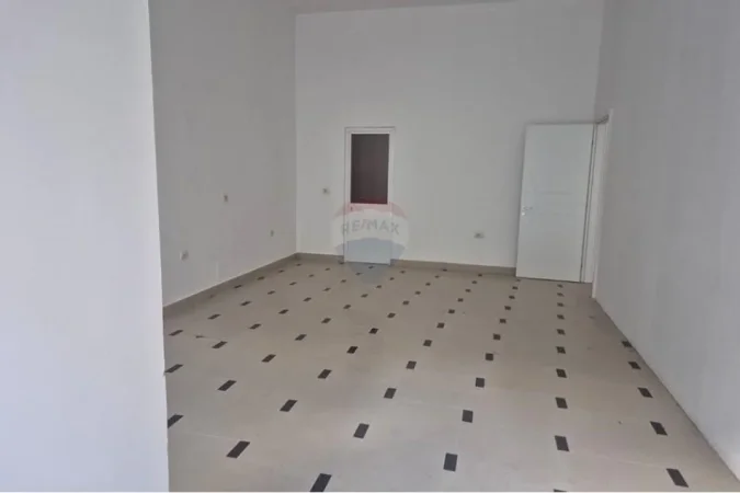 Tirane, jepet me qera dyqan Kati 0, 59 m² 500 € (Selitë, Shqipëri)