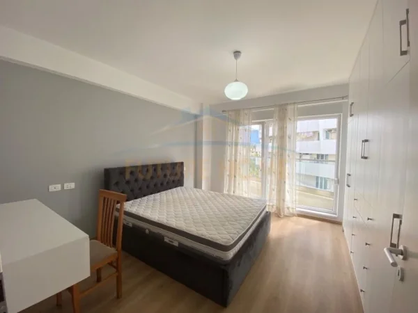 Tirane, shitet apartament 2+1+Ballkon Kati 5, 92 m² 217.000 € (21 Dhjetori)