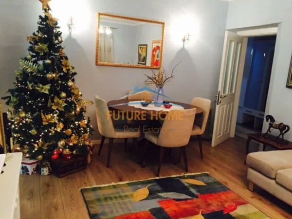 Tirane, jepet me qera apartament 2+1+Aneks+Ballkon Kati 2, 80 m² 700 € (myslym shyri)