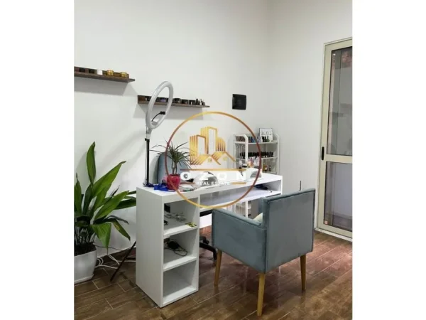 Ambient biznesi për qira në Qendër, përballë Parlamentit!