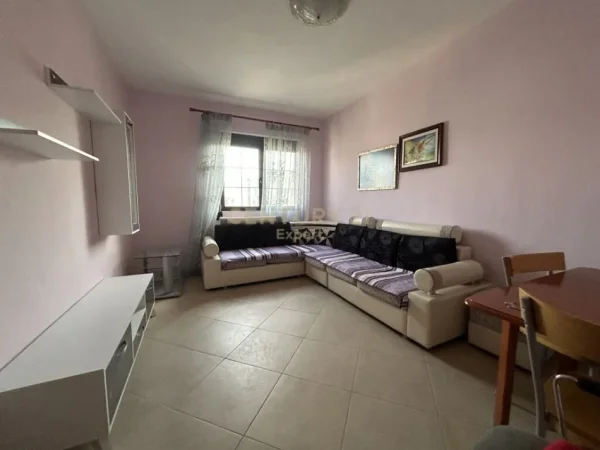 Tirane, jepet me qera apartament 1+1+Aneks+Ballkon Kati 8, 65 m² 500 € (Myslym Shyr)