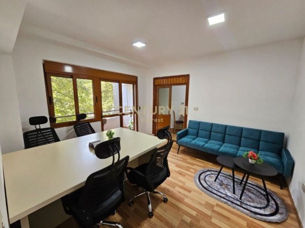 Tirane, jepet me qera zyre Kati 1, 69 m² 850 € (9-Kateshet)