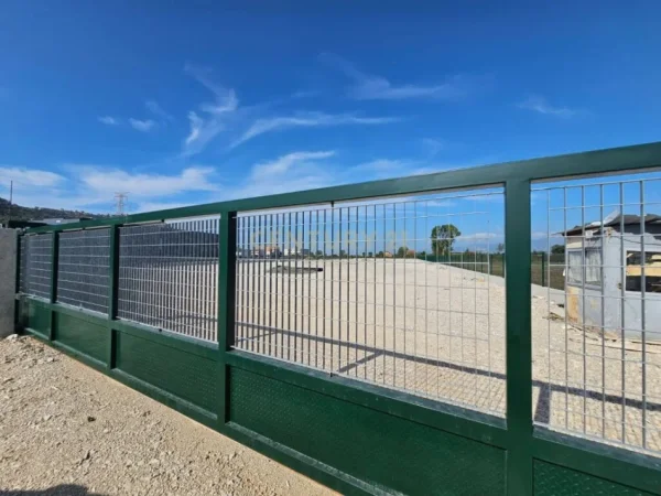 Tirane, shes toke , 8.100 m² 810.000 € (FUSHE PREZE)