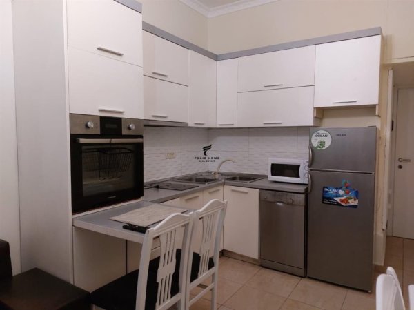 Tirane, jepet me qera apartament 2+1 Kati 5, 75 m² 690 € (SHALLVARET)