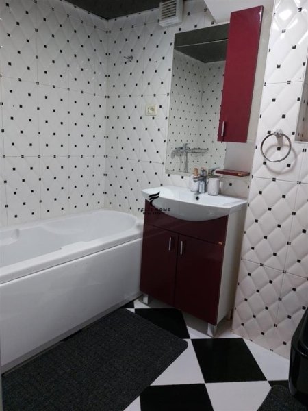 Tirane, jepet me qera apartament 2+1 Kati 5, 75 m² 690 € (SHALLVARET)