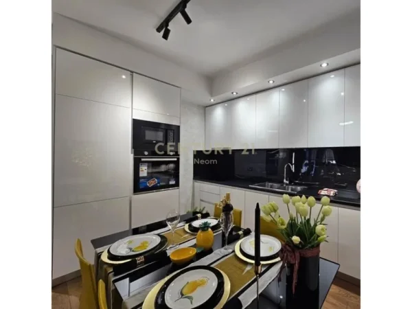 Tirane, shes apartament 1+1 , 70 m² 176.000 € (Komuna e Parisit)