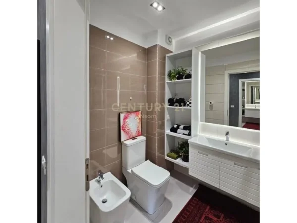 Tirane, shes apartament 1+1 , 70 m² 176.000 € (Komuna e Parisit)