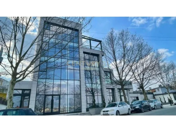 Tirane, jepet me qera ambjent biznesi Kati 4, 1.100 m² 10.000 € (SAUK I RI)