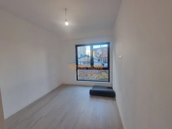 Tirane, jepet me qera ambjent biznesi Kati 2, 95 m² 700 € (MYSLYM SHYRI)