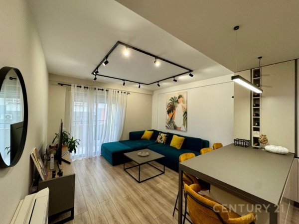 Tirane, jepet me qera apartament 1+1+Aneks+Ballkon Kati 2, 67 m² 700 € (LIQENI THATE)