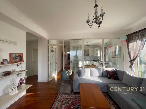 Tirane, jepet me qera Vile 1 Katshe Kati 1, 250 m² 700 € (FARKE)