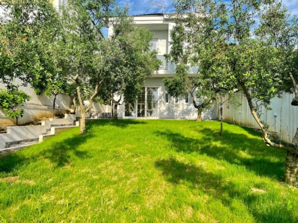 Tirane, jepet me qera Vile 2 Katshe Kati 2, 525 m² 1.500 € (TEG)