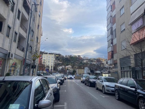 Tirane, shitet dyqan Kati 0, 28 m² 40.900 € (Misto Mame, pallatet Cabej)