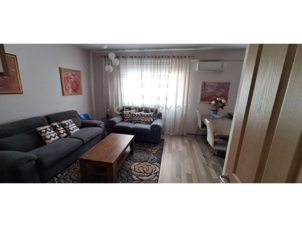 Tirane, jepet me qera apartament 2+1+Aneks+Ballkon Kati 2, 97 m² 600 € (Concord)