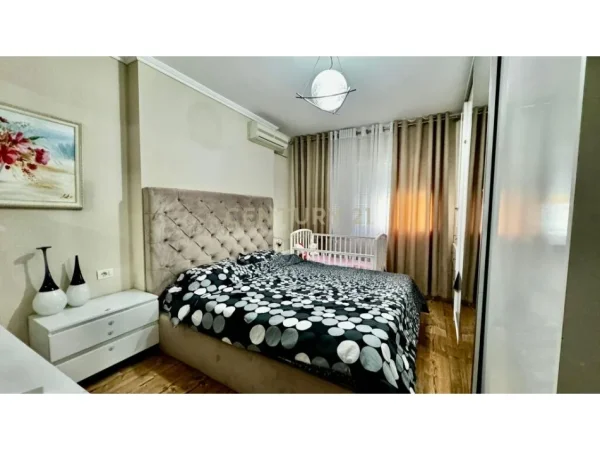 Tirane, shitet apartament 1+1 Kati 9, 70 m² 150.000 € (Komuna e Parisit)