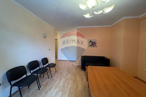 Tirane, jepet me qera apartament 1+1 Kati 0, 75 m² 600 € (Stadiumi Dinamo)