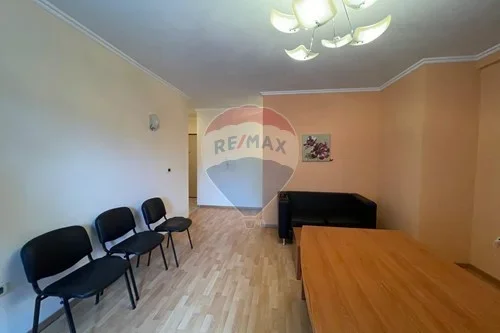 Tirane, jepet me qera apartament 1+1 Kati 0, 75 m² 600 € (Stadiumi Dinamo)