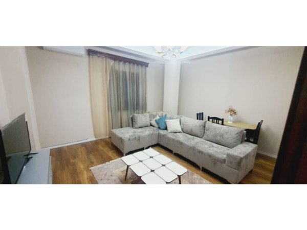 Tirane, jepet me qera apartament 2+1+Aneks+Ballkon Kati 7, 105 m² 800 € (MYSLYM SHYRI)