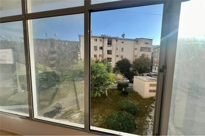 Vlore, jepet me qera dyqan Kati 2, 60 m² 220 € (Rr.Fejzo Mema, Vlore)