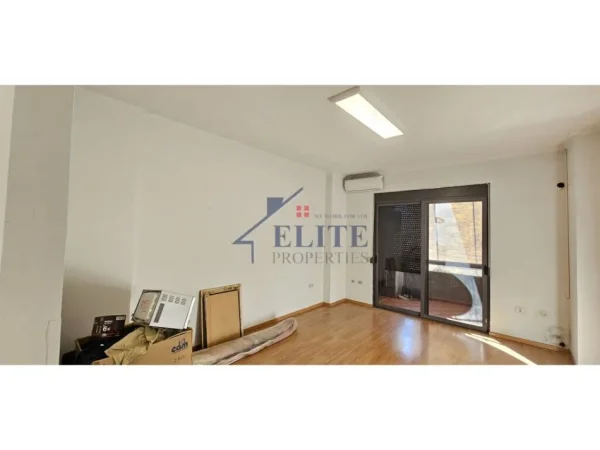 Tirane, jepet me qera zyre Kati 2, 140 m² 900 € (Rruga e Kosovareve)