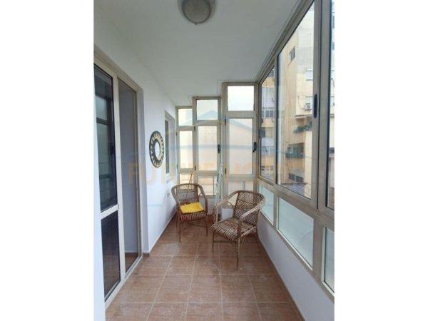 Tirane, jepet me qera apartament 1+1 Kati 4, 65 m² (rruga Isa Boletini)