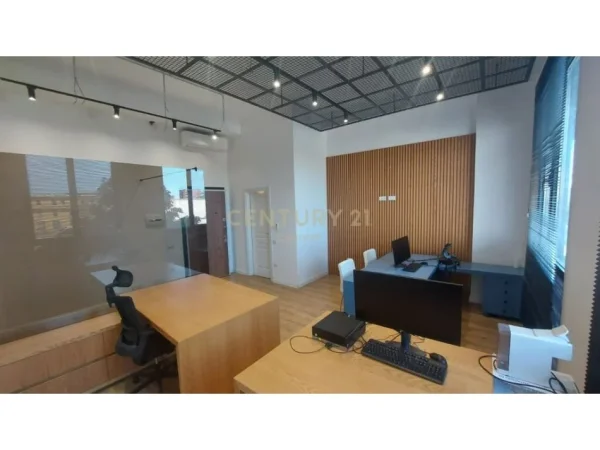 Tirane, shitet zyre Kati 1, 42 m² 130.000 € (Prane Pediatrise, Spitali QSUT (Nënë Tereza))