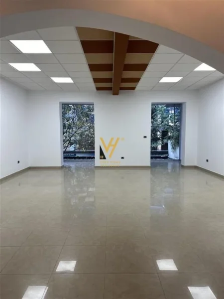 Tirane, jepet me qera zyre Kati 2, 100 m² 970 € (BLLOKU)