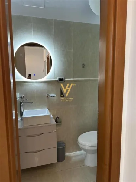 Tirane, jepet me qera zyre Kati 2, 100 m² 970 € (BLLOKU)